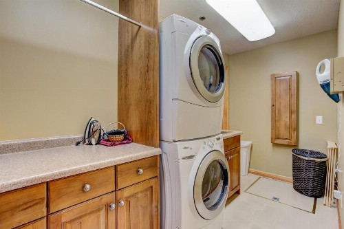 Twin Pines Apartment - image 23