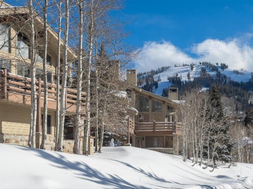 Twin Pines Apartment - image 6