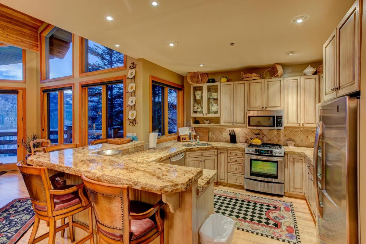 Twin Pines Apartment - image 7