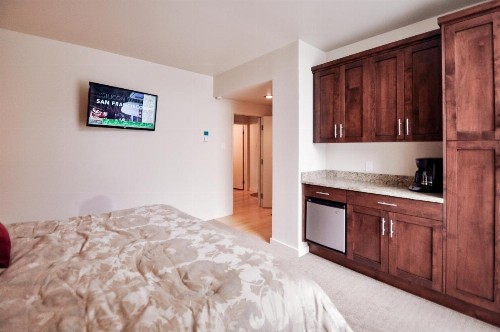 Emprie Condo - image 3