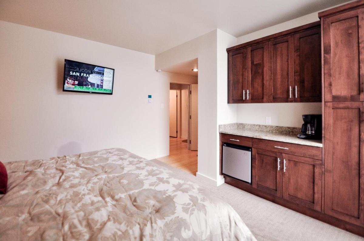 Emprie Condo - image 3