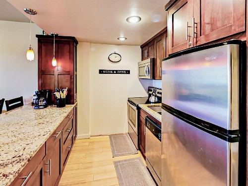 Emprie Condo - image 7