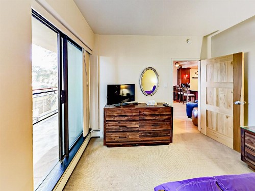 Emprie Condo - image 8