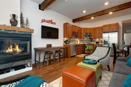 Two-Bedroom Townhome In Newpark Terrace Condo - image 11