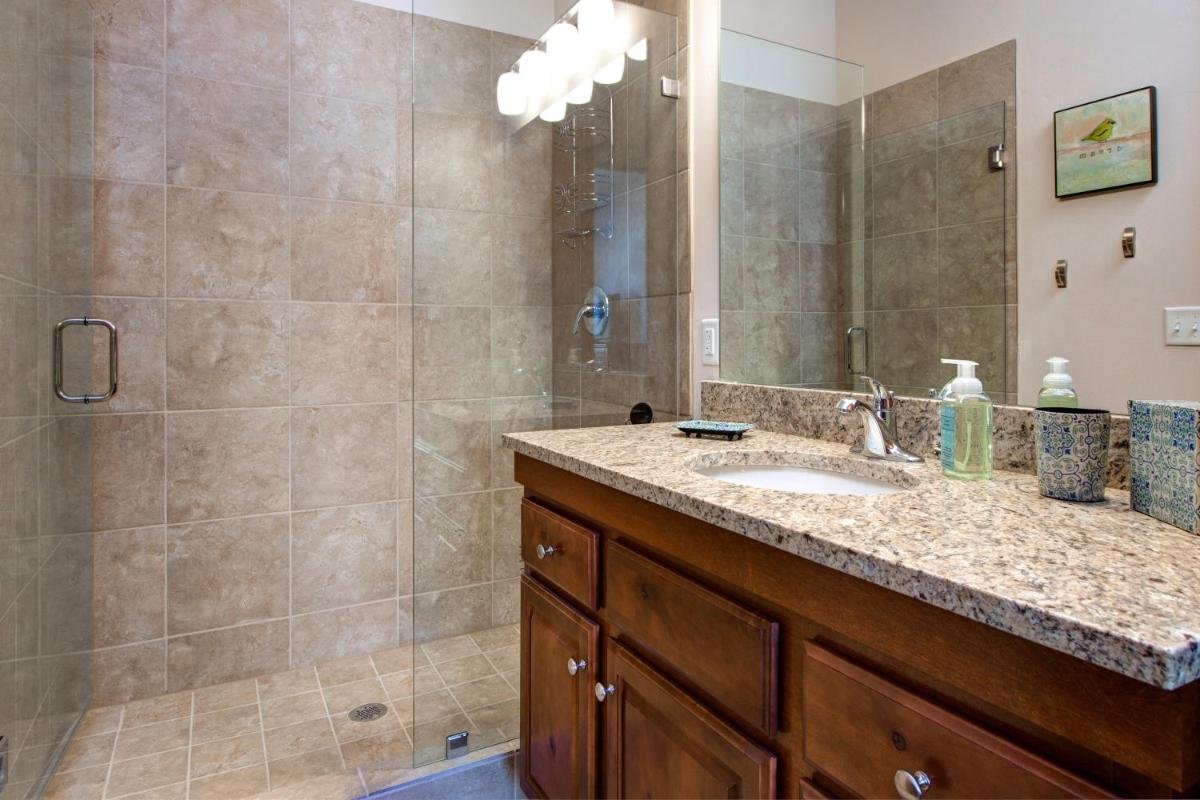 Two-Bedroom Townhome In Newpark Terrace Condo - image 5