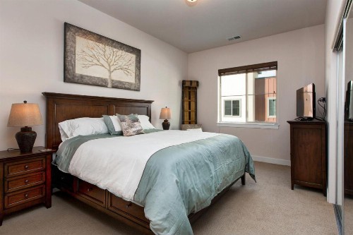 Two-Bedroom Townhome In Newpark Terrace Condo - image 7