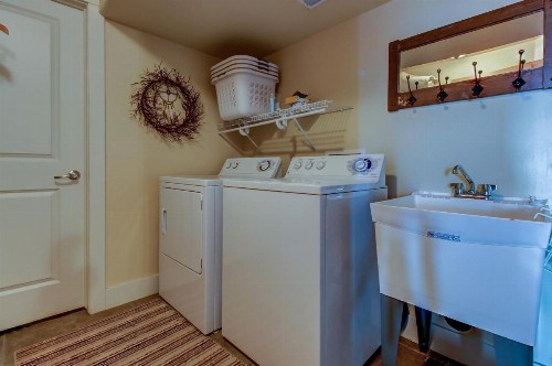 Spacious Bobsled House - image 11