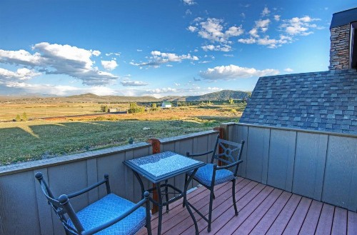 Spacious Bobsled House - image 6