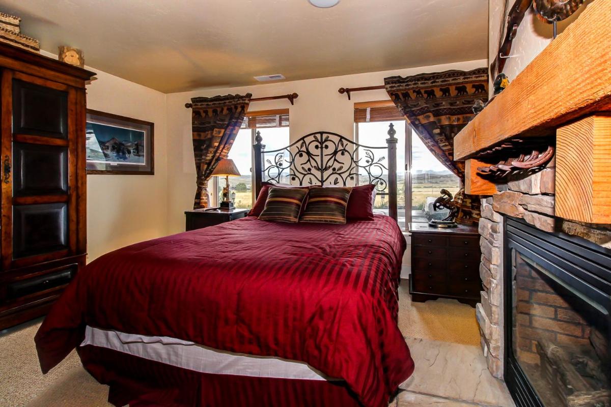 Spacious Bobsled House - image 7