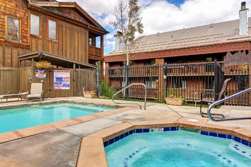Woodside Apartment 1401