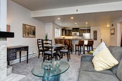 Woodside Apartment 1401 - image 10