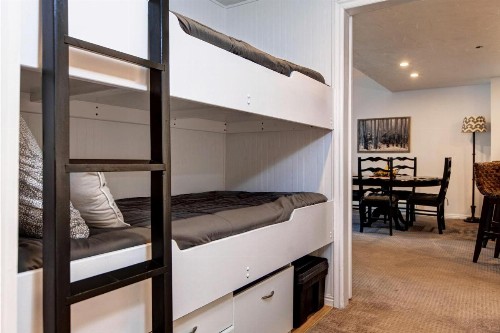 Woodside Apartment 1401 - image 11