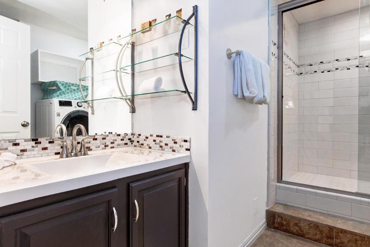 Woodside Apartment 1401 - image 6