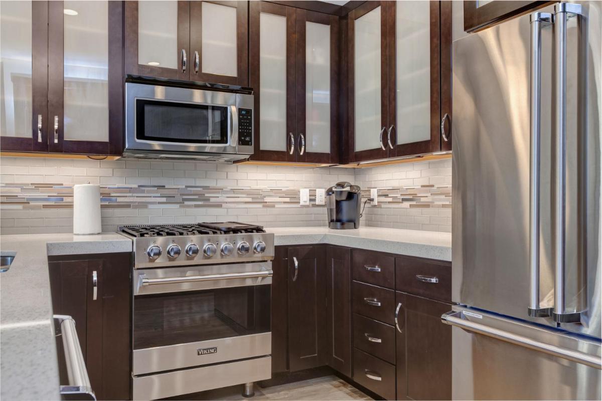 3780 Blackstone Drive Townhouse - image 4