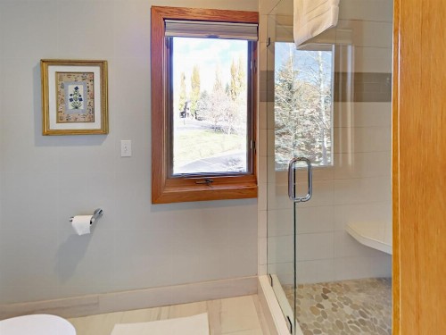 1585 Empire Avenue Condo Unit 303 - image 3
