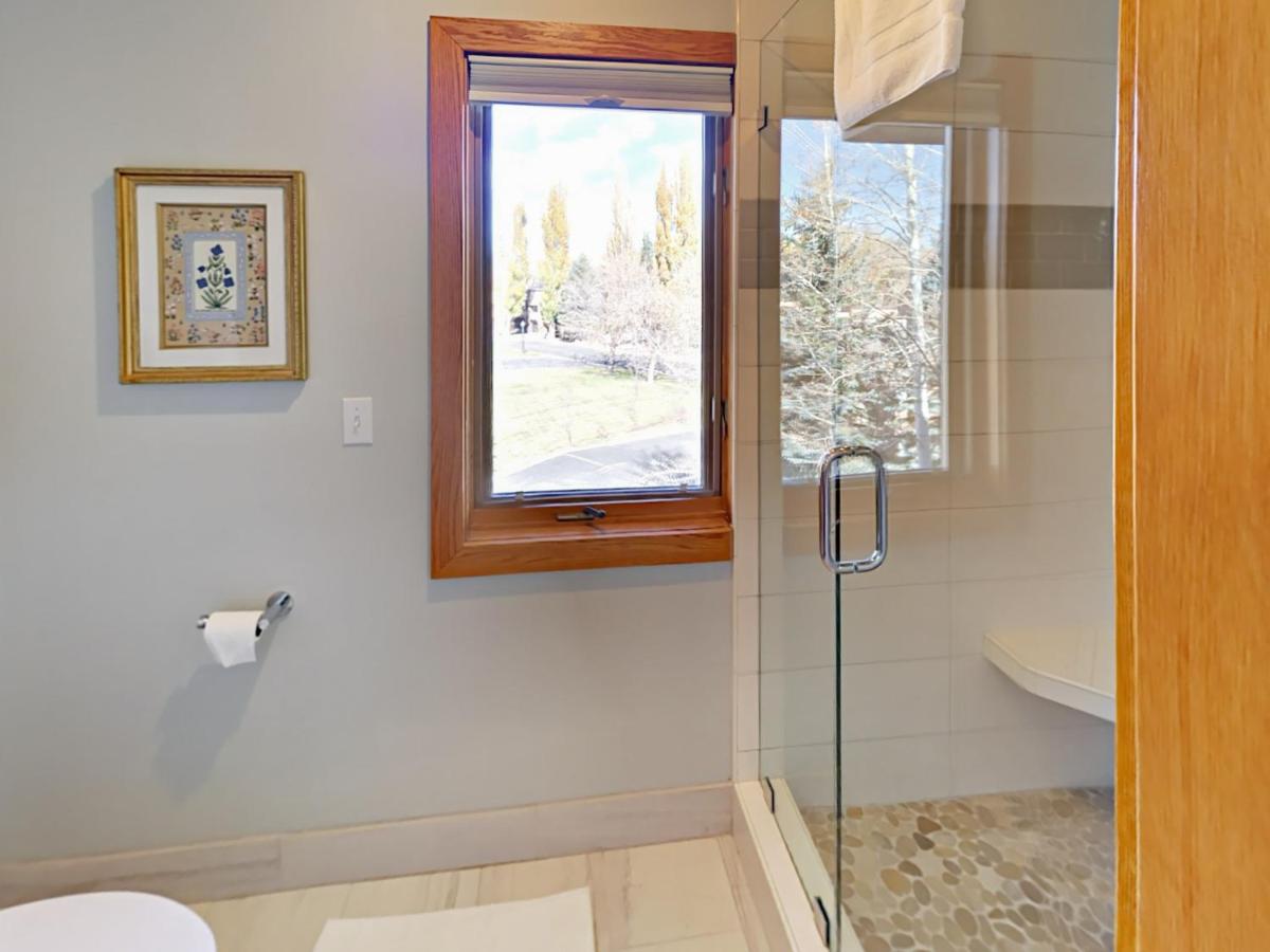 1585 Empire Avenue Condo Unit 303 - image 3