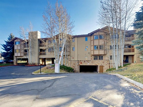 1585 Empire Avenue Condo Unit 303 - image 4