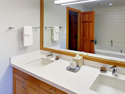 1585 Empire Avenue Condo Unit 303 - image 7