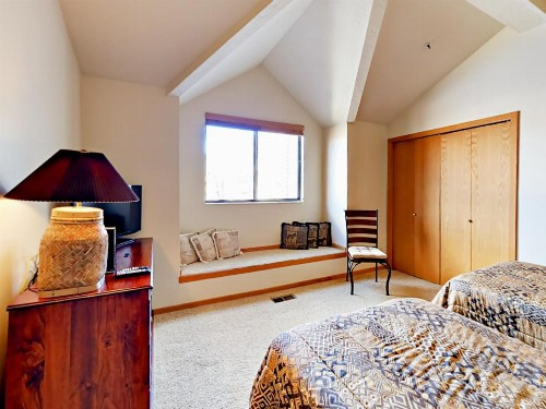 2441 Gilt Edge Circle Townhouse - image 8