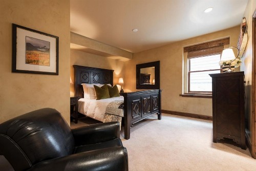 Park Avenue Home - image 17