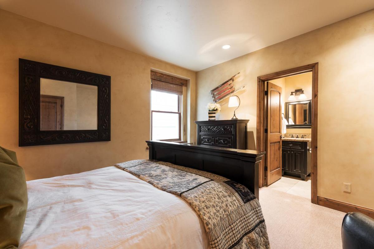 Park Avenue Home - image 7