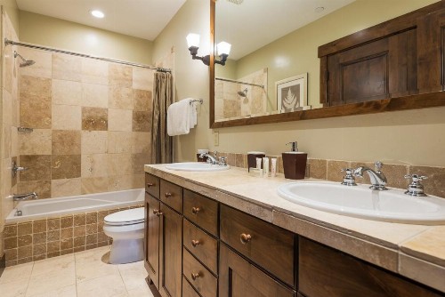 Silver Star #1305 - 4 Bed Penthouse - image 12