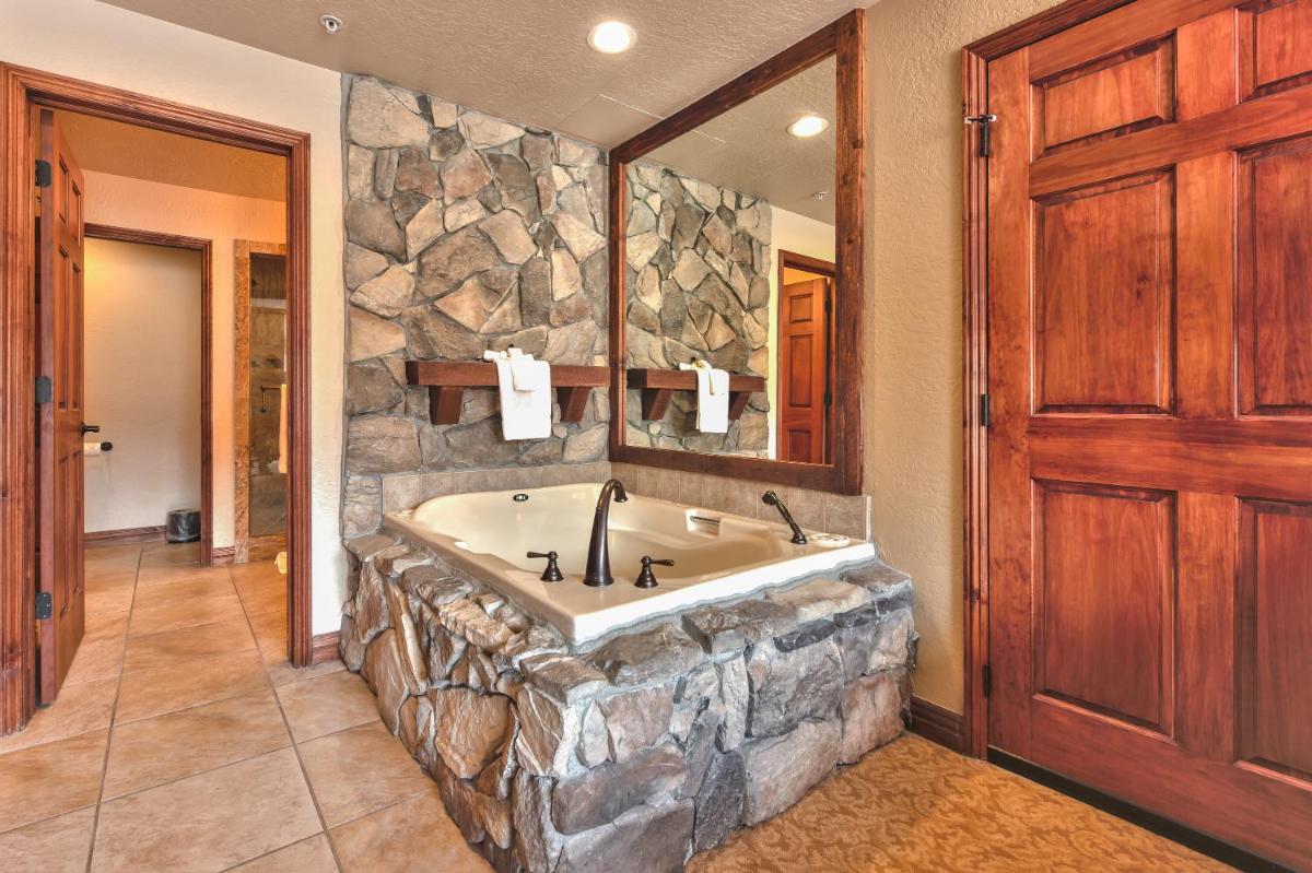 Westgate Two Bedroom by Canyons Village Rentals - image 5