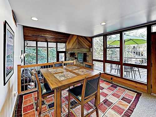 New Listing! Ski Basecamp With Hot Tub Walk To Lift Townhouse - image 10
