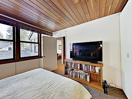 New Listing! Ski Basecamp With Hot Tub Walk To Lift Townhouse - image 5