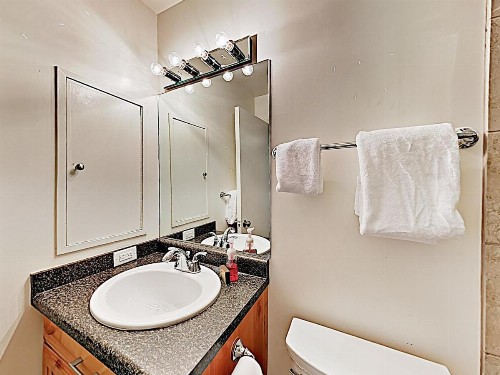 New Listing! Ski Basecamp With Hot Tub Walk To Lift Townhouse - image 7