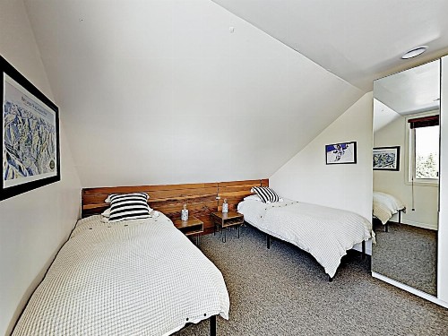 New Listing! Ski Basecamp With Hot Tub Walk To Lift Townhouse - image 8