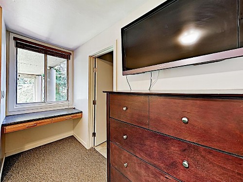 New Listing! Ski Basecamp With Hot Tub Walk To Lift Townhouse - image 9