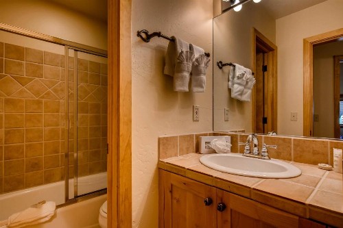 Foxglove Condos - image 8