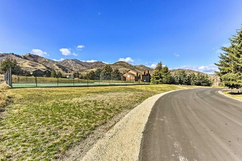 Superb Park City Townhome - Walk to Ski Lift!