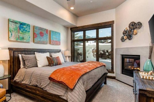 Pristine Condo on Golf Course and Walk To Gondola - image 11
