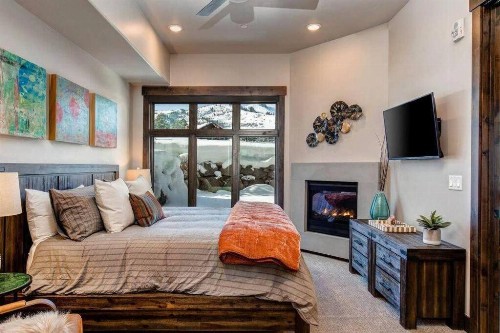 Pristine Condo on Golf Course and Walk To Gondola - image 7