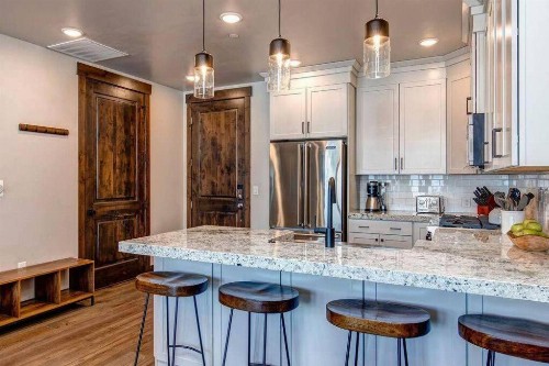 Pristine Condo on Golf Course and Walk To Gondola - image 9