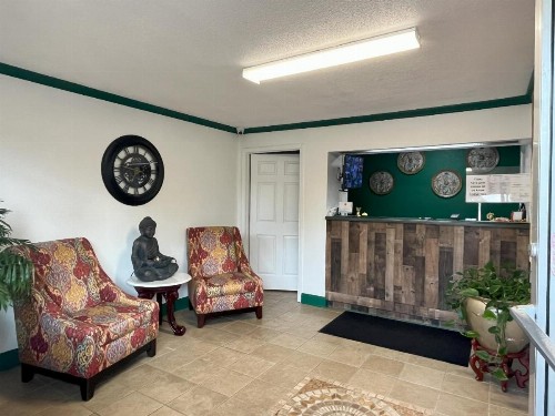 Pinetree Inn
