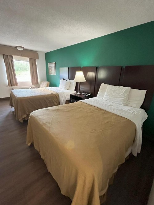 Pinetree Inn - image 22