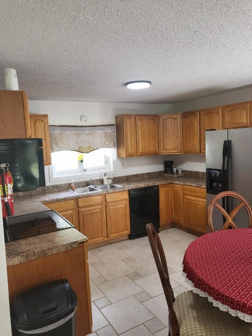 Pinetree Inn - image 33
