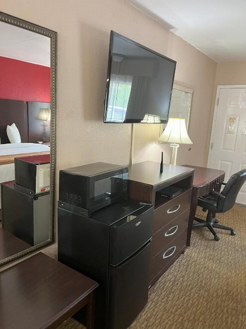 Pinetree Inn - image 45