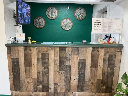 Pinetree Inn - image 7