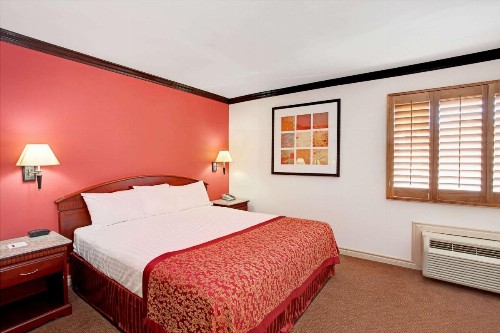 Ramada by Wyndham Pasadena - image 12