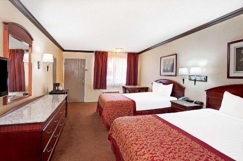 Ramada by Wyndham Pasadena - image 13