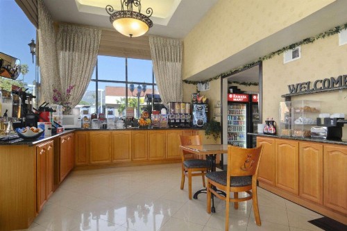Ramada by Wyndham Pasadena - image 14