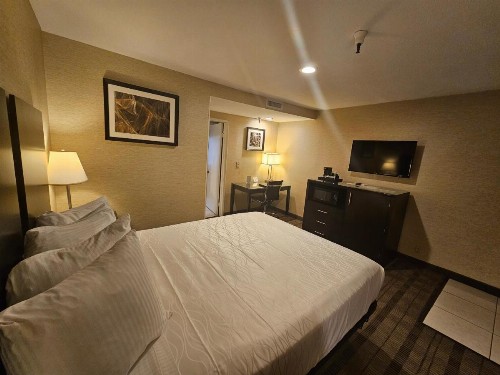 Best Western Pasadena Royale Inn & Suites - image 22