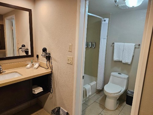 Best Western Pasadena Royale Inn & Suites - image 25