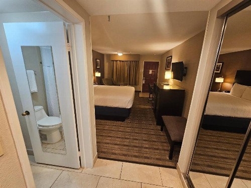 Best Western Pasadena Royale Inn & Suites - image 29