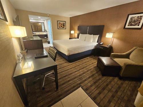 Best Western Pasadena Royale Inn & Suites - image 30
