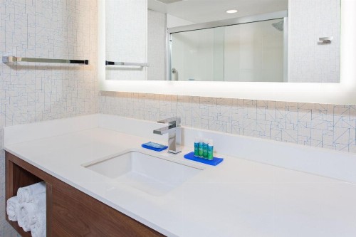 Holiday Inn Express Hotel & Suites Pasadena-Colorado Boulevard an IHG Hotel - image 21